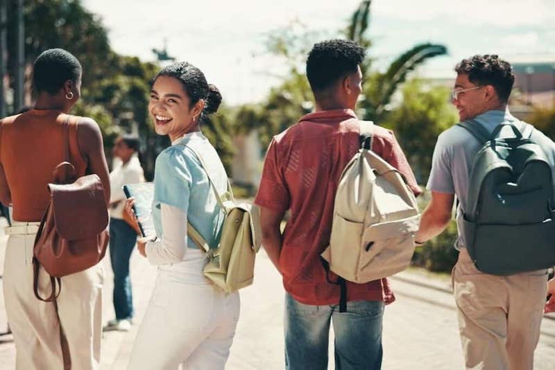 کار همزمان با تحصیل در کانادا